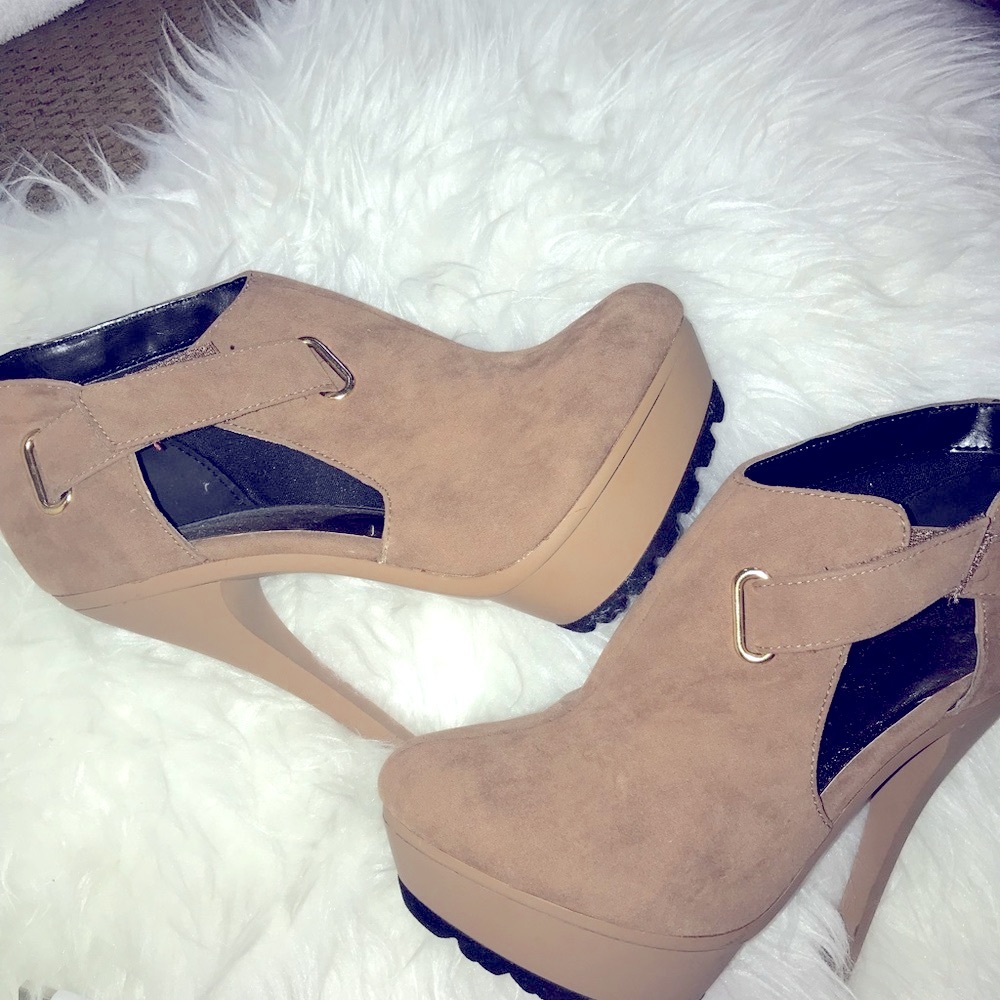 Micheal Antonio 5 inch heels in tan s9